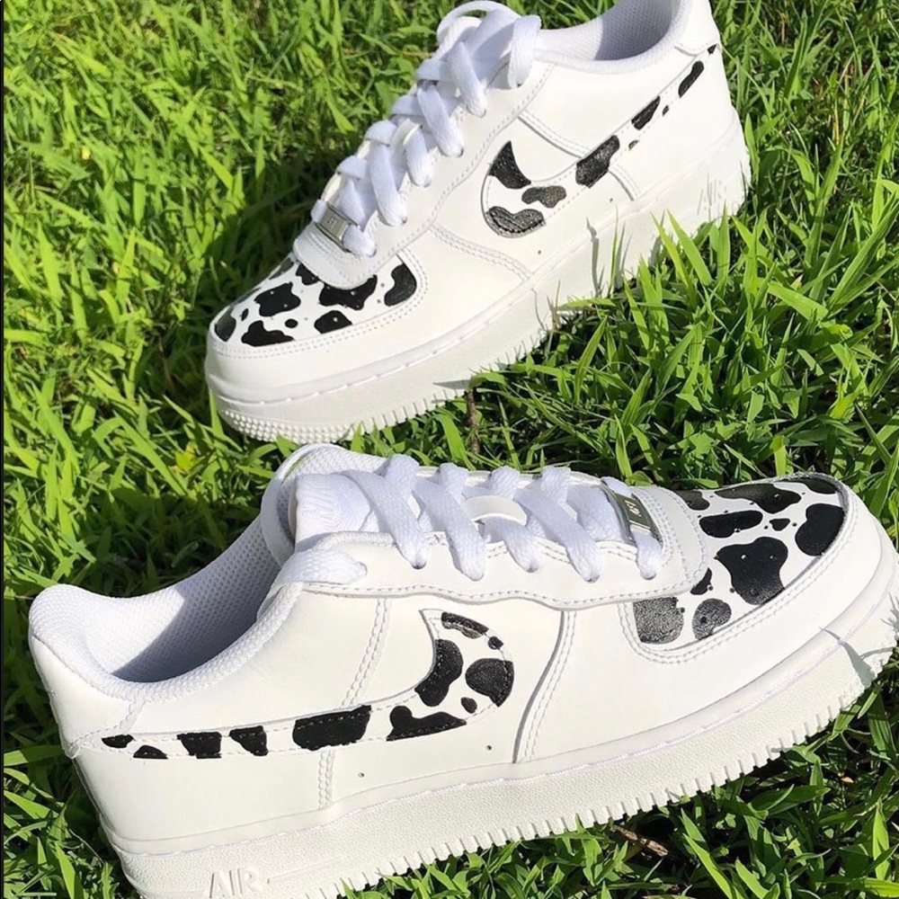 MOO MOO NIKE CUSTOMS🤍🖤